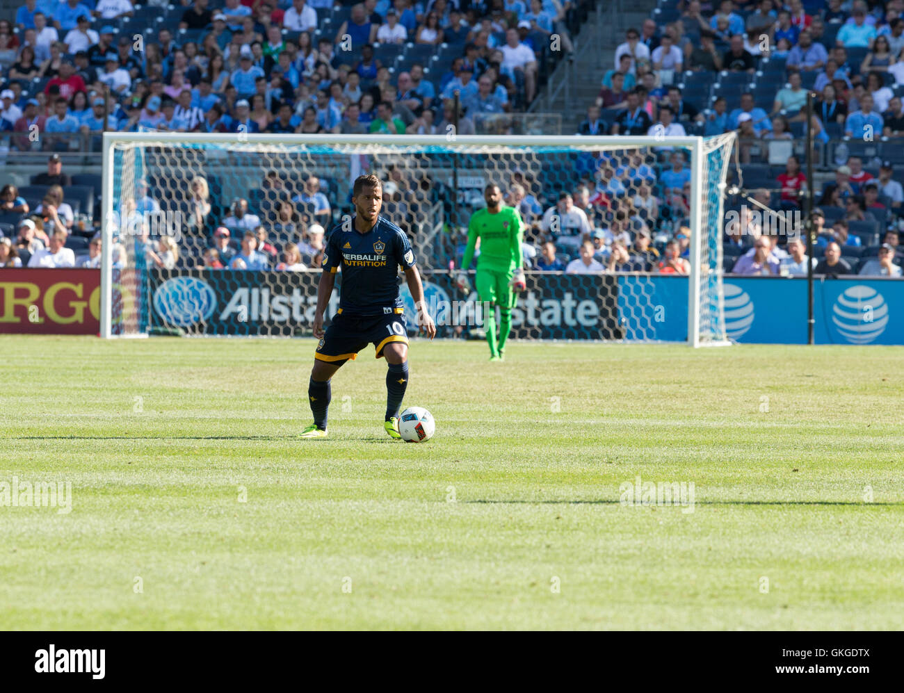 New York, NY USA - August 20, 2016: Giovani dos Santos (10) of LA Galaxy controls ball during MLS match against NYC FC on Yankees stadium Credit:  lev radin/Alamy Live News Stock Photo