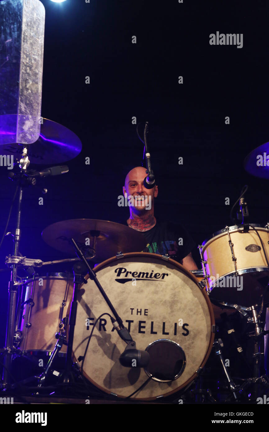 Backing vocalist hires stock photography and images Alamy