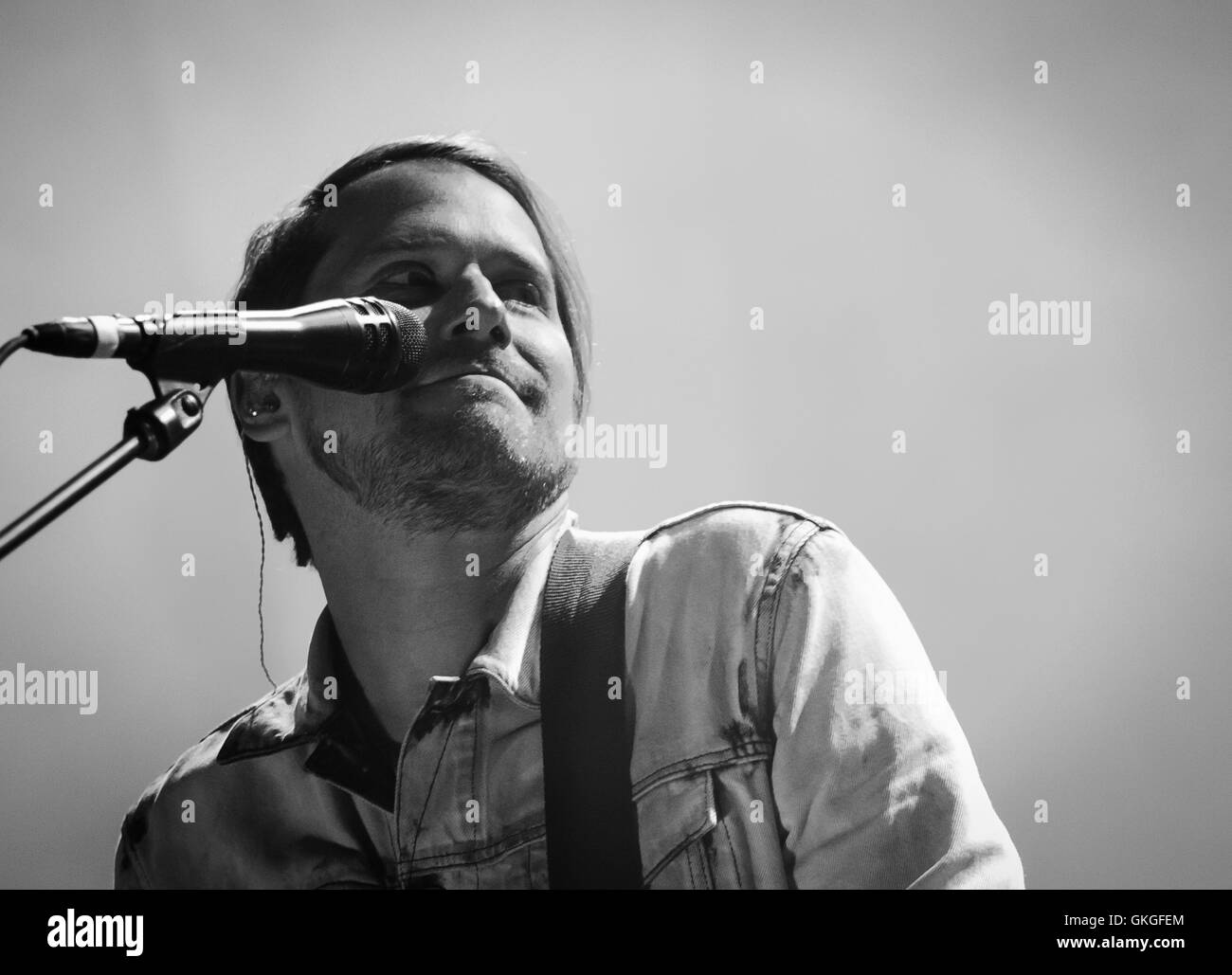 Las Vegas, NV, USA. 20th Aug, 2016. ***HOUSE COVERAGE*** Silversun Pickups perform at Brooklyn Bowl at The Linq in Las Vegas, NV on August 20, 2016. Credit:  Erik Kabik Photography/Media Punch/Alamy Live News Stock Photo