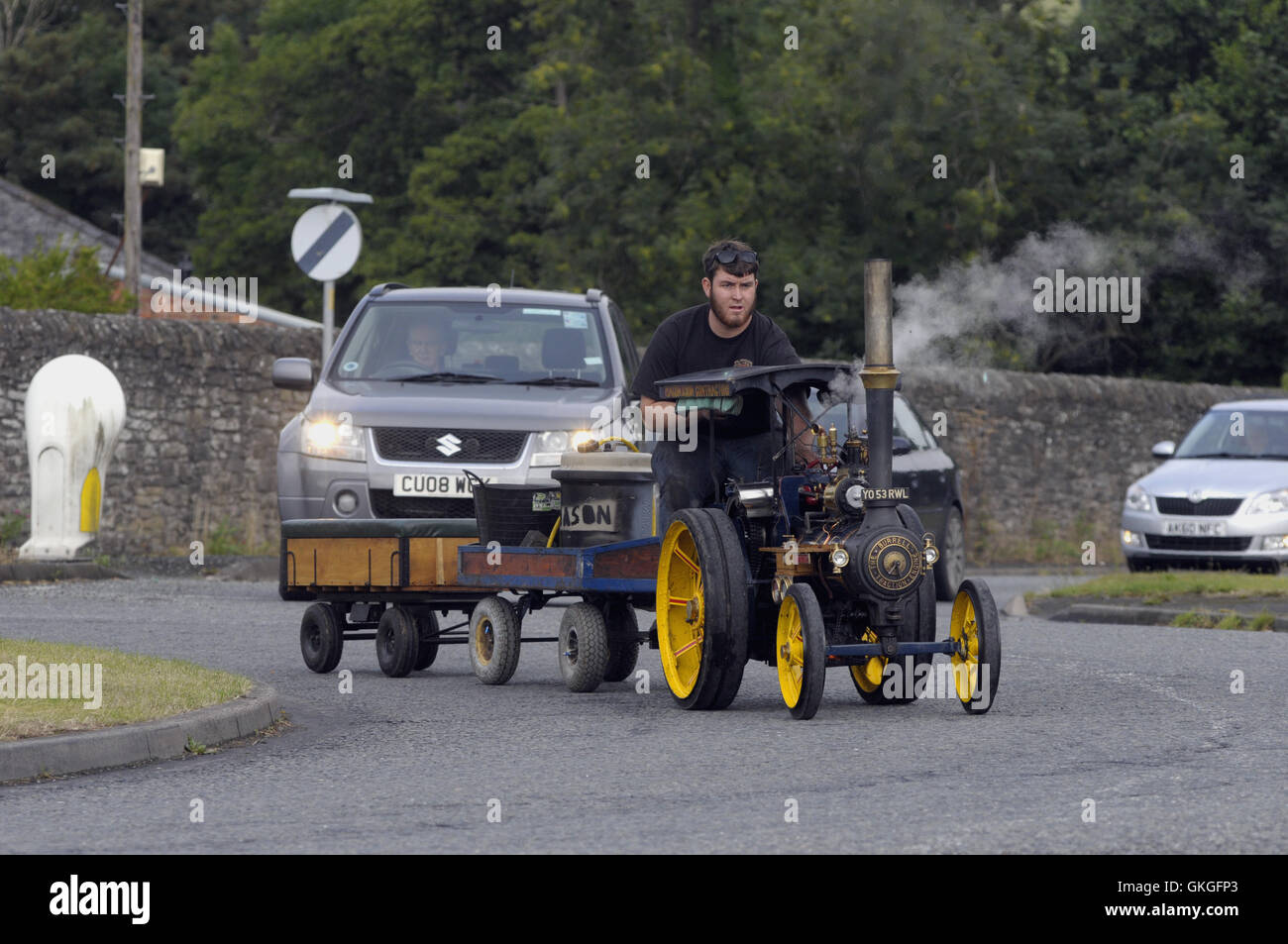 Kington, Herefordshire, UK. 21st August 2016.  A miniature steam engine called 'Little Lew' and driven by Lewis Mason leaves for the parade. Credit:  Andrew Compton/Alamy Live News Stock Photo