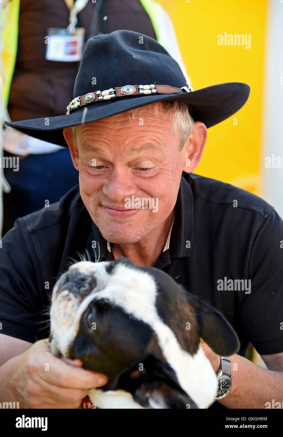 Martin clunes martin clunes hi-res stock photography and images image