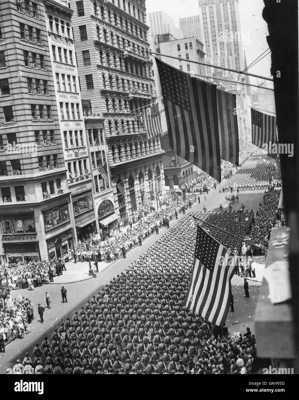 Men of the Second Division, US Army, march down Fifth Avenue during the 'New York at War' parade. Stock Photo