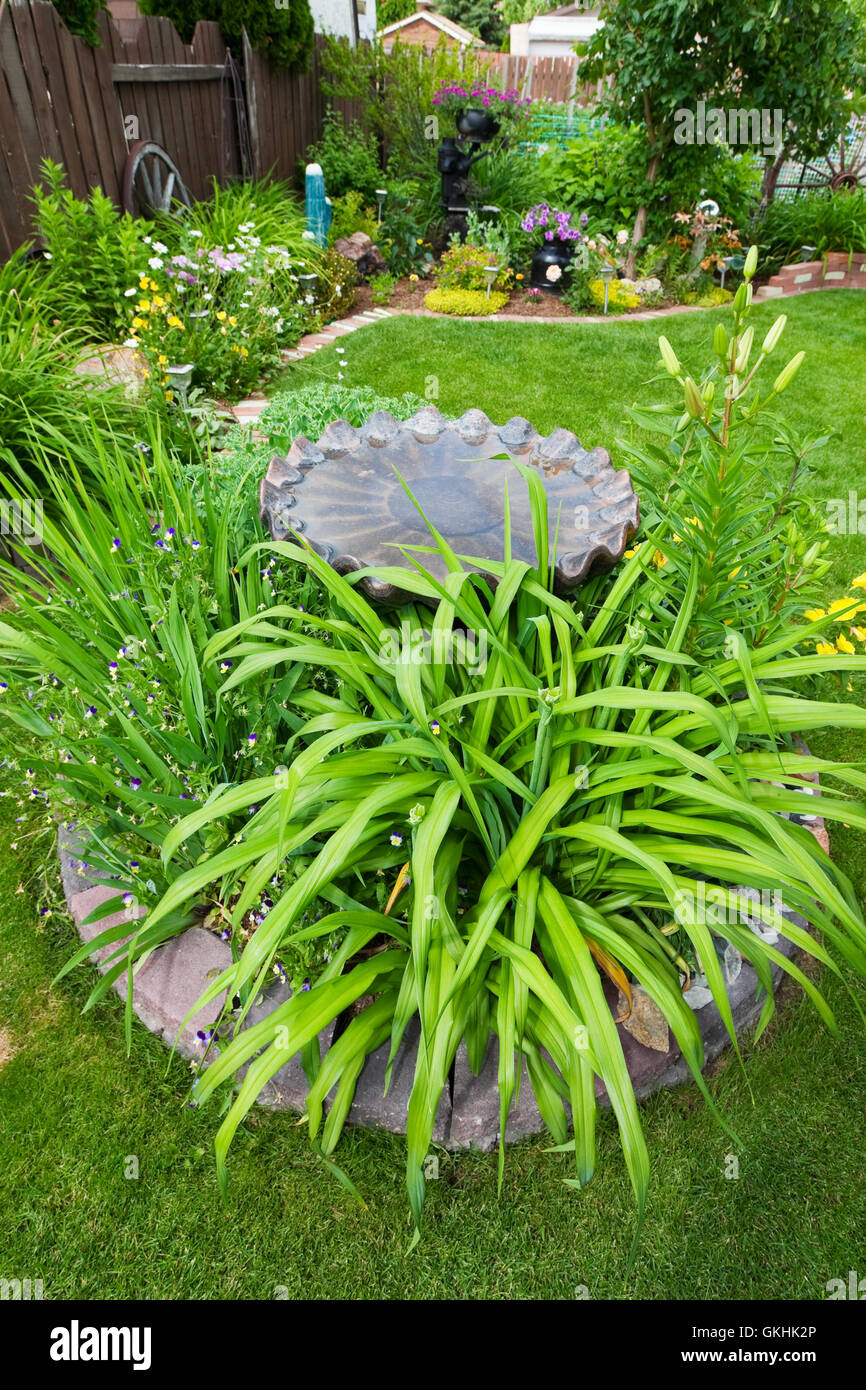 Bird Bath Garden Feature Stock Photo Alamy