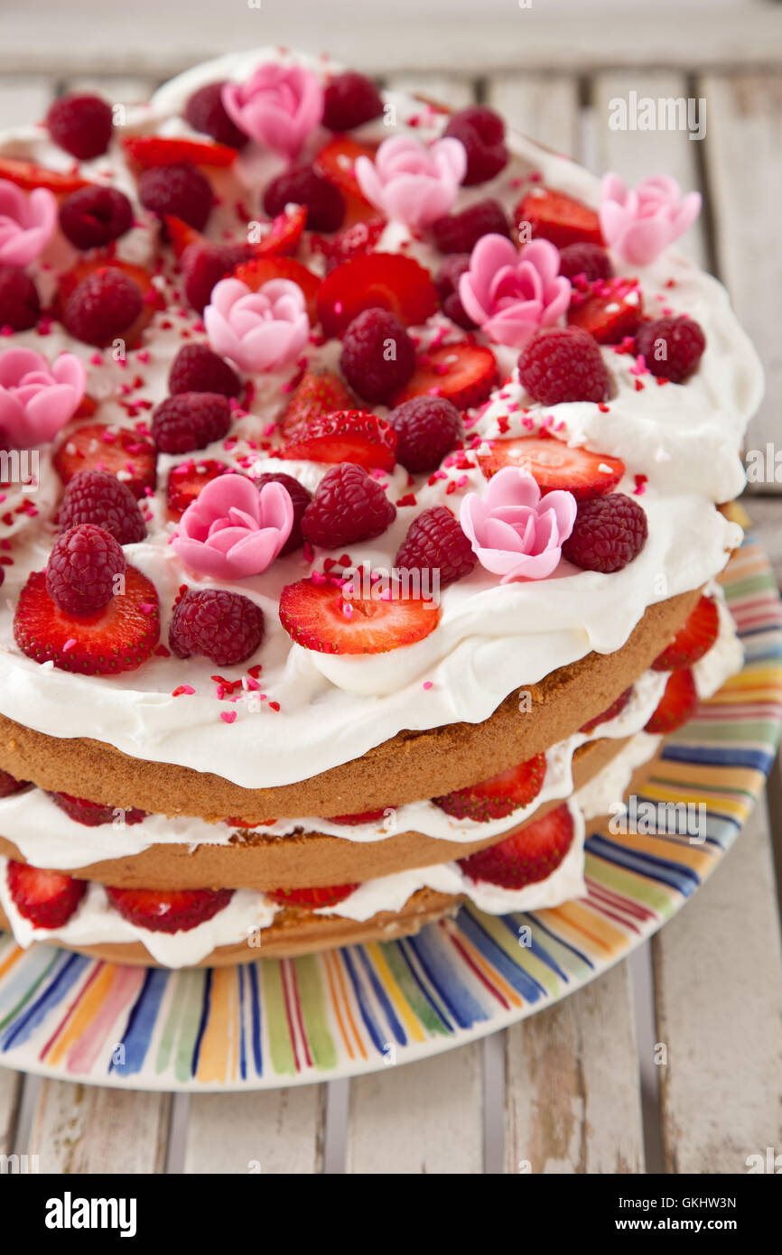 Birthday cake cake strawberry slices hi-res stock photography and ...
