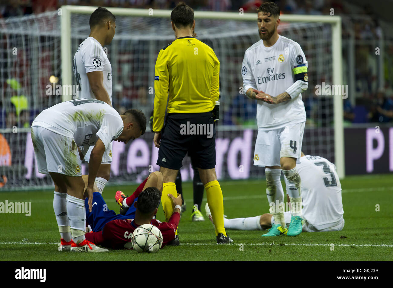 The UEFA Champions League Final 2016 - Real Madrid 5 (1) vs Athletico Madrid 1 (3)  Featuring: Yannick Ferreira-Carrasco of Atletico Madrid, Sergio Ramos and Pepe of Real Madrid and Mark Clattenburg Where: Milan, Italy When: 25 May 2016 Stock Photo