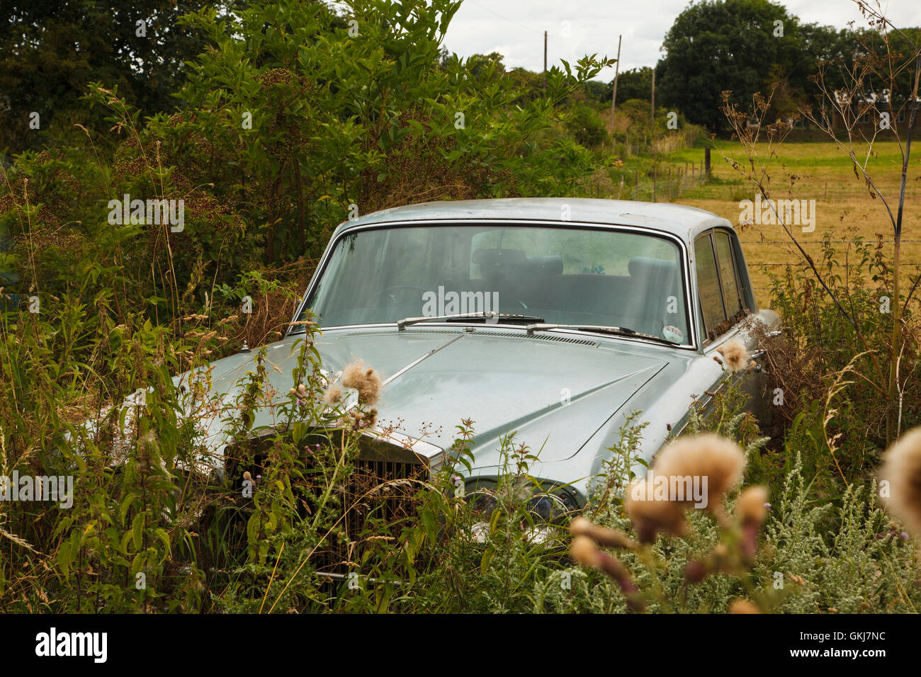 Rolls royce motor car abandoned hi-res stock photography and images - Alamy