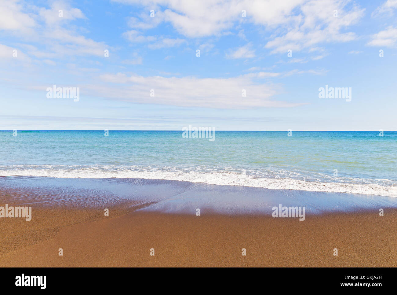 Empty sand beach ocean waves hi-res stock photography and images - Alamy