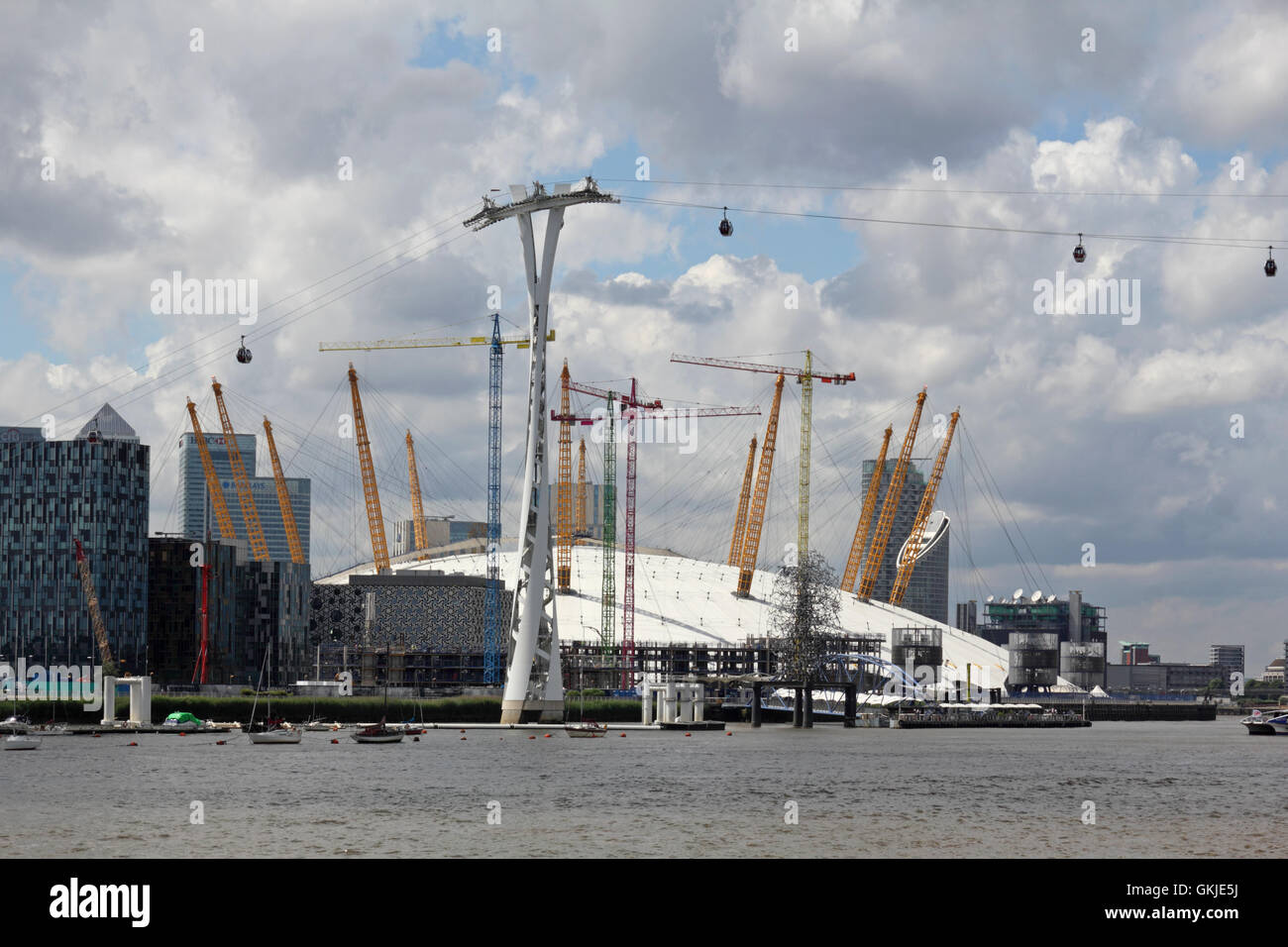 Cable car across the River Thames beside the O2 Millennium Dome