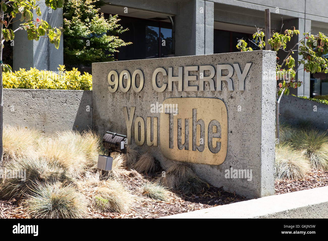 SAN BRUNO, CALIFORNIA JULY 30, 2016 Exterior view with sign at