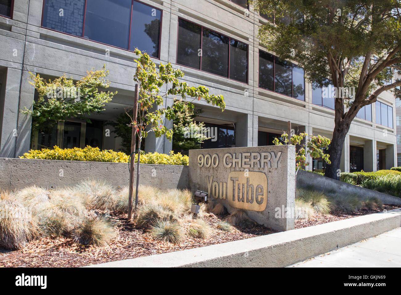 Youtube headquarters hi-res stock photography and images - Alamy