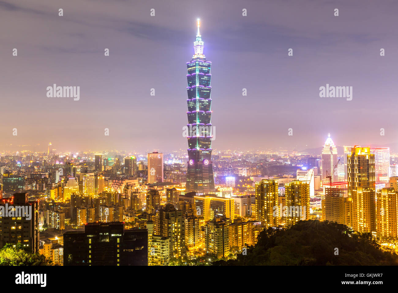 Taipei, Taiwan skylines building at dusk Stock Photo - Alamy