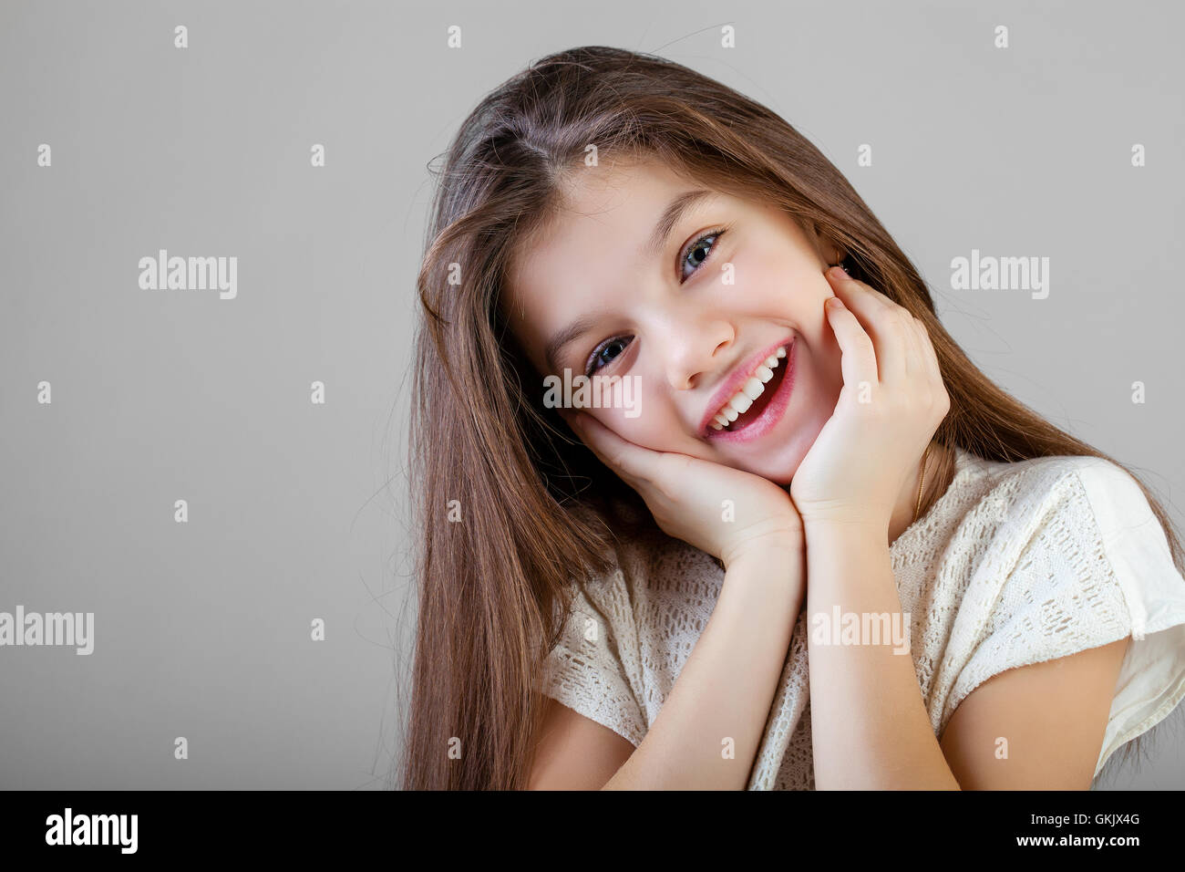 Girl, close up, brunette hi-res stock photography and images - Alamy