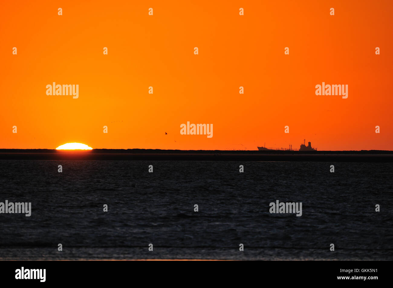 Ship silhouette against sunset Stock Photo - Alamy