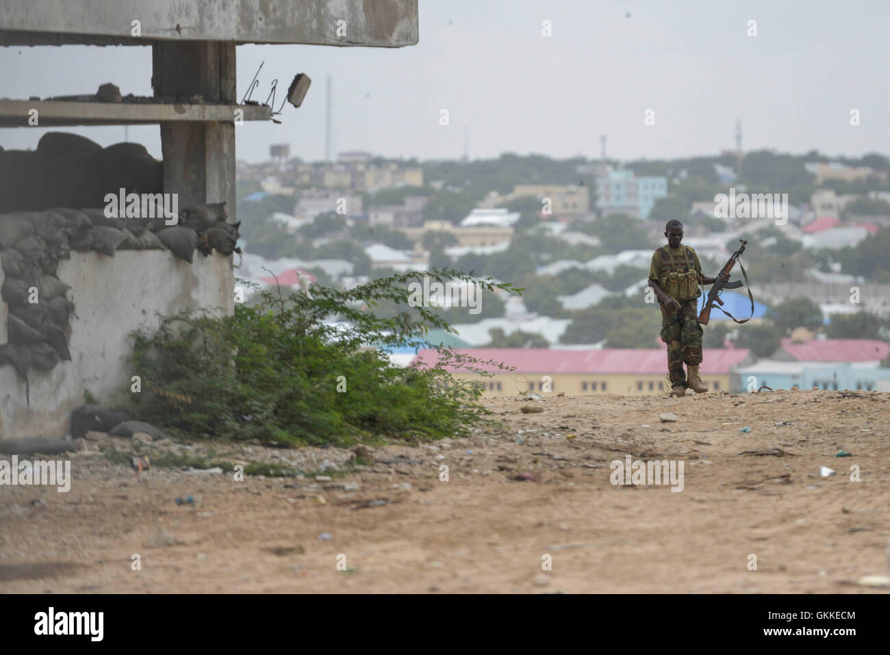 An AMISOM soldier outside parliament during an attack by Alshabaab on the building on 24th May 2014. AU/UNIST Photo/David Mutua Stock Photo