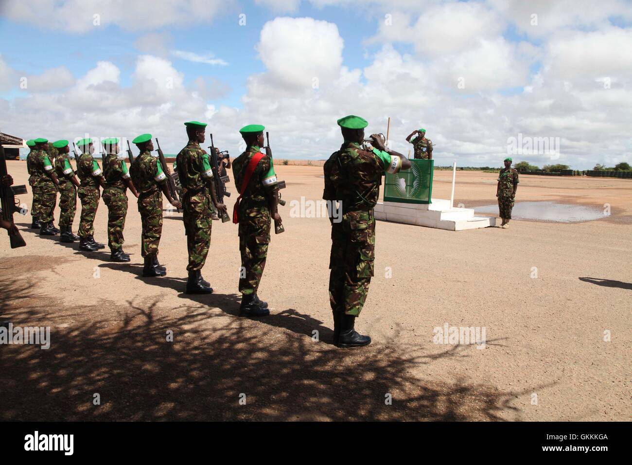 AMISOM Force Commander Lt. Gen. Jonathan Rono inspects a guard of honour on his arrival at Kismayu Airport, on July 6,2015. AMISOM/PHOTOS  Barut Mohamed Stock Photo