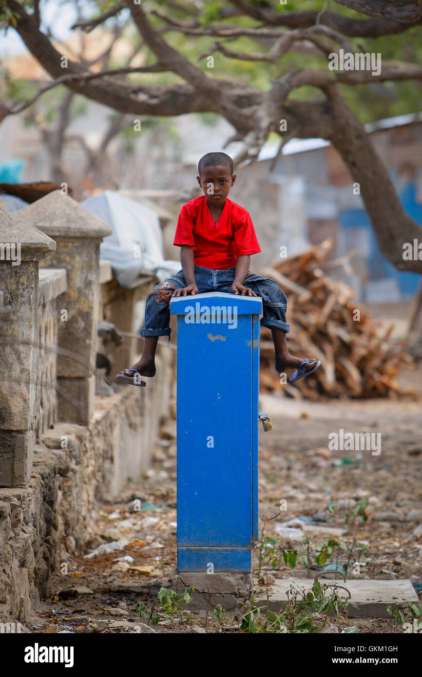 SOMALIA, Kismayo, In a photograph taken and released by the African Union-United Nations Information Support Team 07 October, a young Somali boy sits a top a pillar in the centre of the southern Somali port city of Kismayo, approx. 500km south of the country's capital Mogadishu. AU-UN IST PHOTO / STUART PRICE. Stock Photo