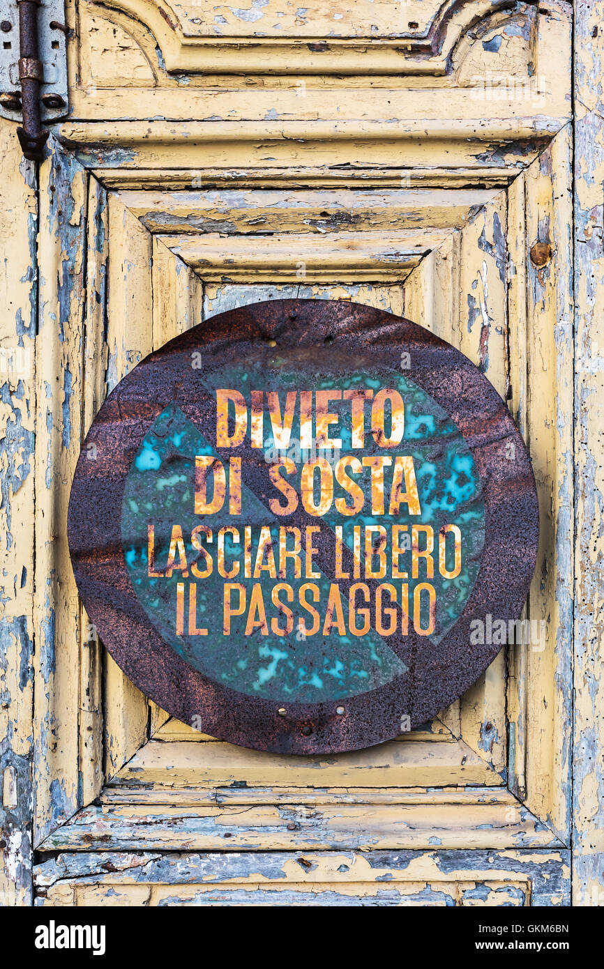Italian no parking sign hi-res stock photography and images - Page 2 - Alamy