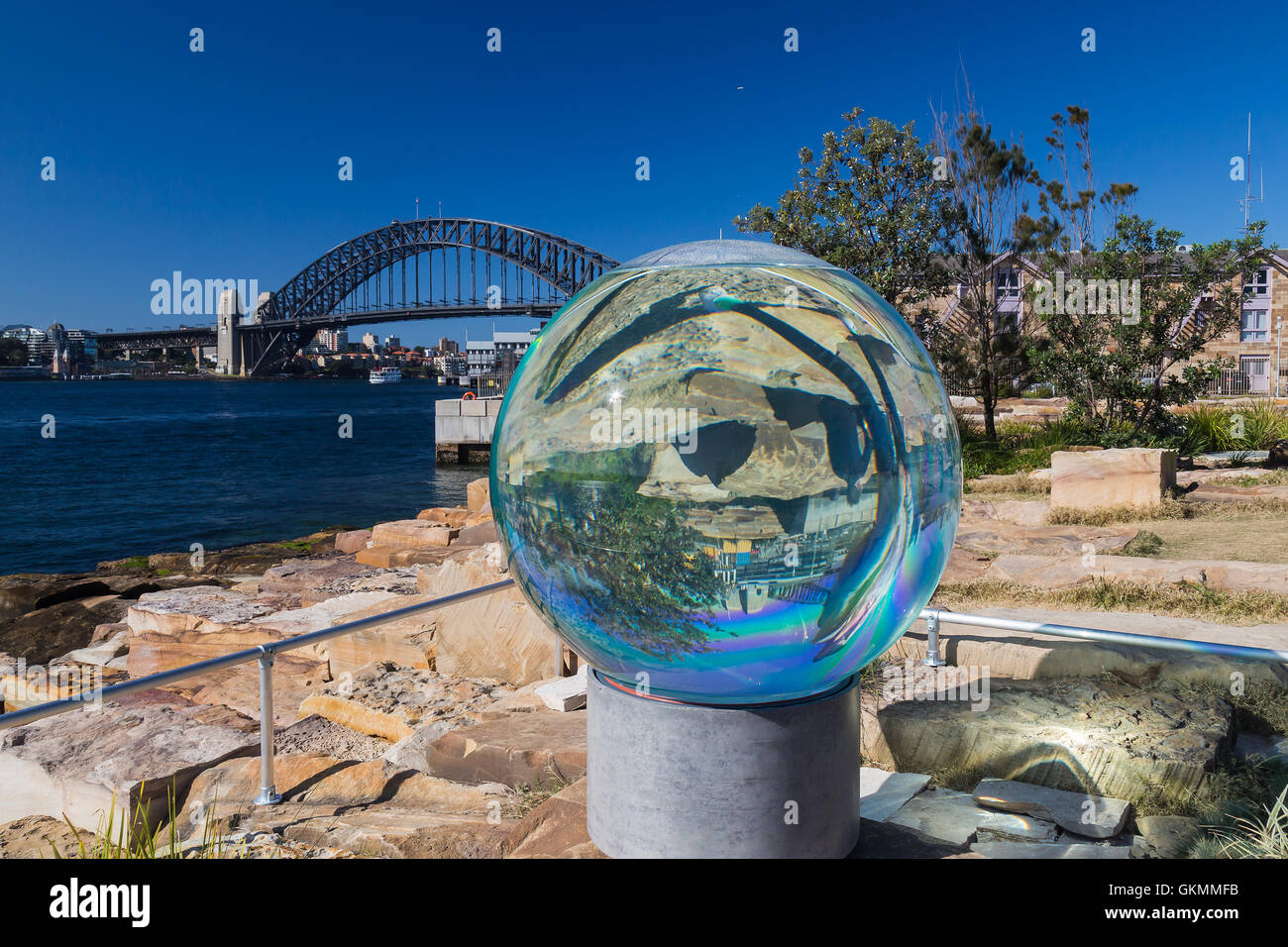 Sculpture at Barangaroo showing artwork titled Horizon by Lucy Humphrey. It  uses the dramatic effect of sunlight Stock Photo - Alamy
