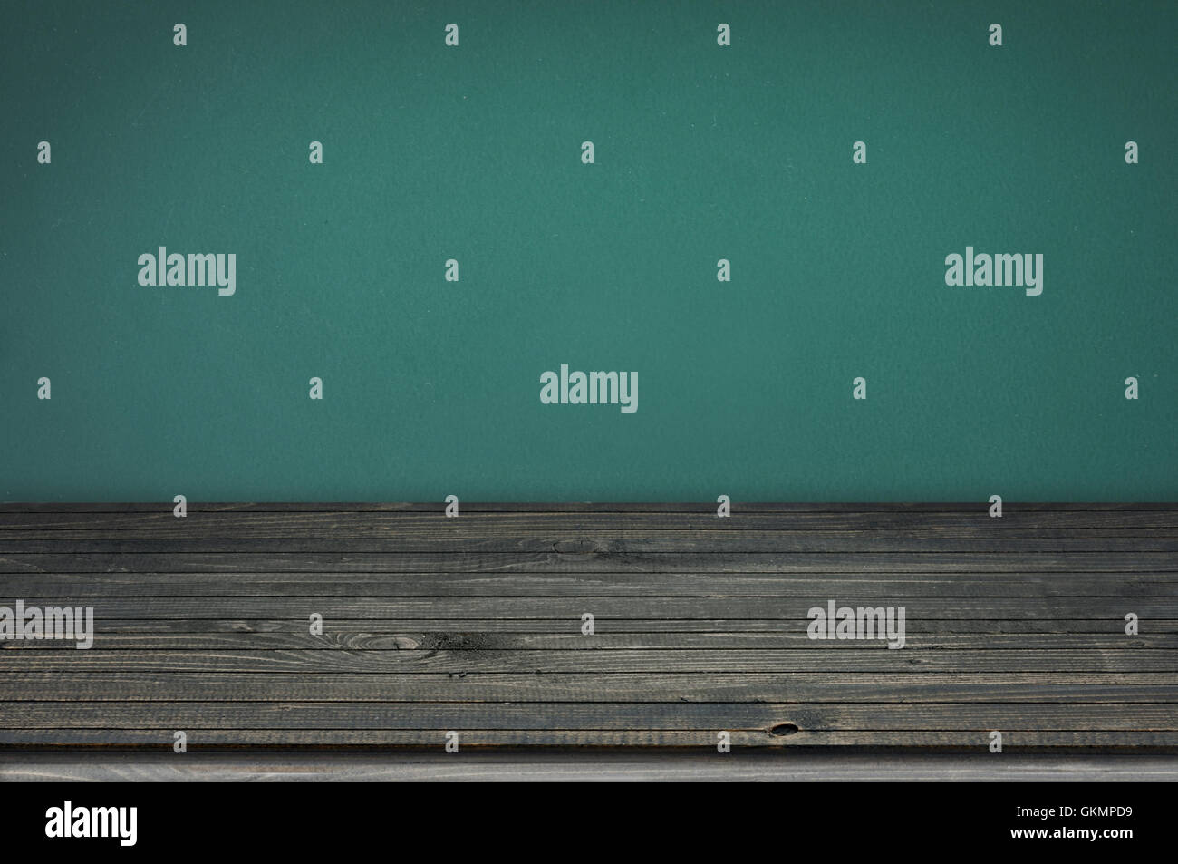 Empty school desk hi-res stock photography and images - Alamy