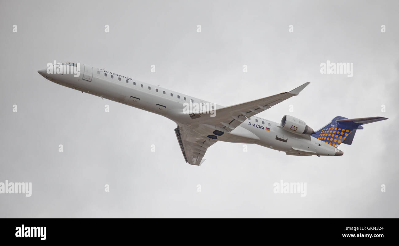 Bombardier crj 900lr hi-res stock photography and images - Alamy