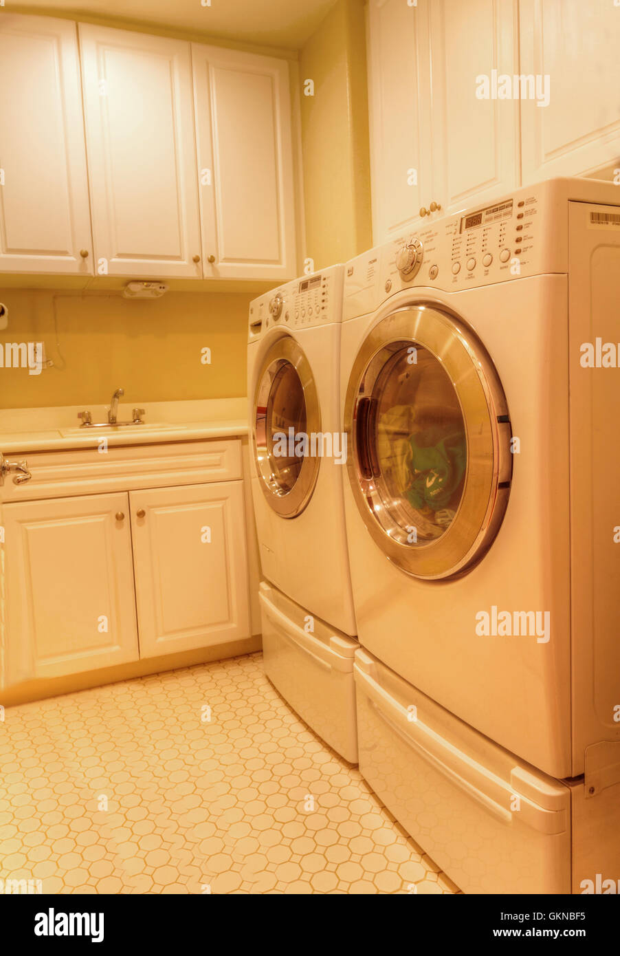 Recessed lighting hires stock photography and images Alamy