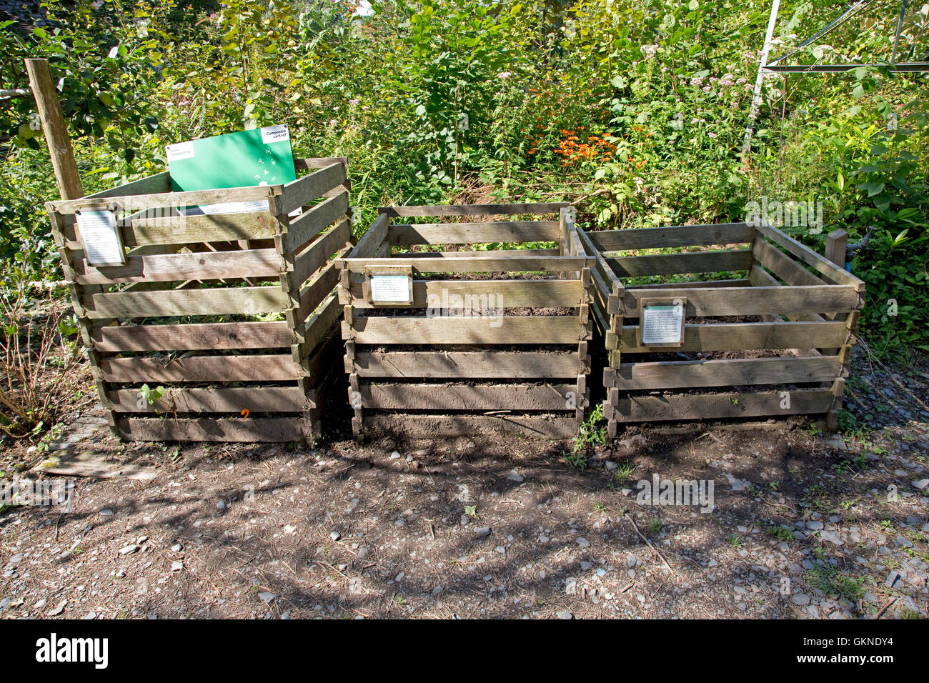 Three bin composter hires stock photography and images Alamy