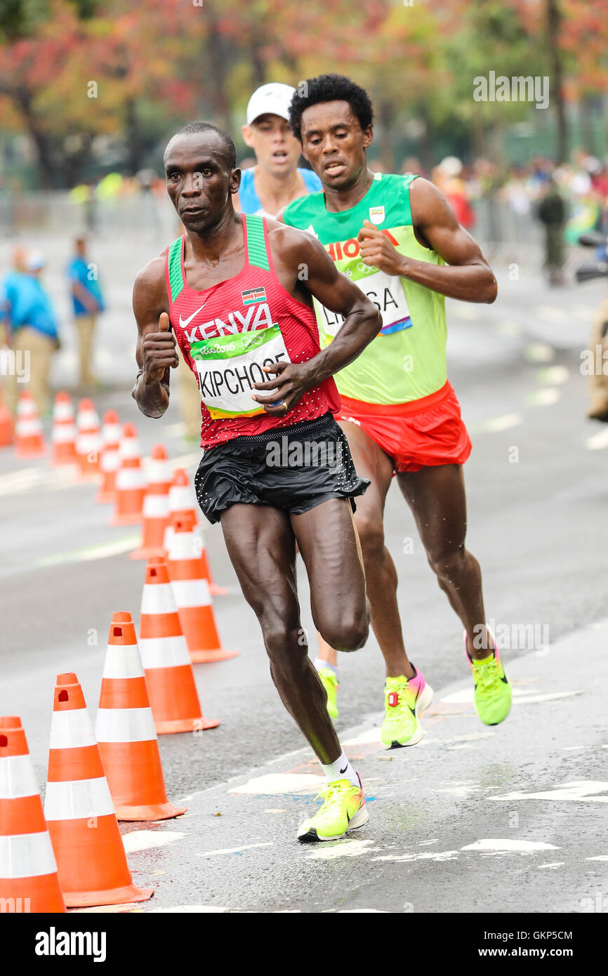 Rio De Janeiro Rj 21 08 2016 Athletics Rio 2016 Olympics Eliud Kipchoge Ken And Feyisa Lilesa Eth During The Marathon Athletics Rio Olympics 2016 In Flamengo Photo Fernanda Paradizo Fotoarena Stock Photo Alamy