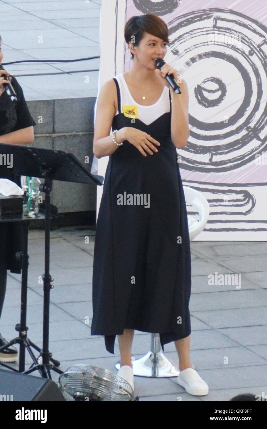 Hongkong, China. 21st Aug, 2016. Gigi Leung holds outdoors concert in Hongkong, China on 21th August, 2016. © TopPhoto/Alamy Live News Stock Photo