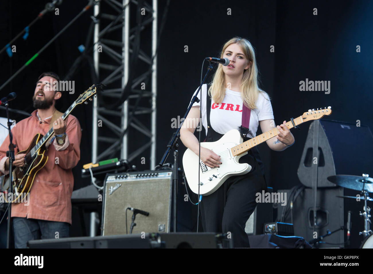 SLOW CLUB, FINAL TOUR, 2016: Singer and drummer/guitarist Rebecca Lucy Taylor and bandmate Charles Watson from the Sheffield alternative pop duo The Slow Club play the Mountain Stage on the final day of the Green Man Festival 2016 at the Glanusk Estate in Brecon, Wales, UK on 21 August 2016. The band split up in 2017 and Rebecca reinvented herself as Self Esteem. Picture: Rob Watkins/Alamy Live News Stock Photo