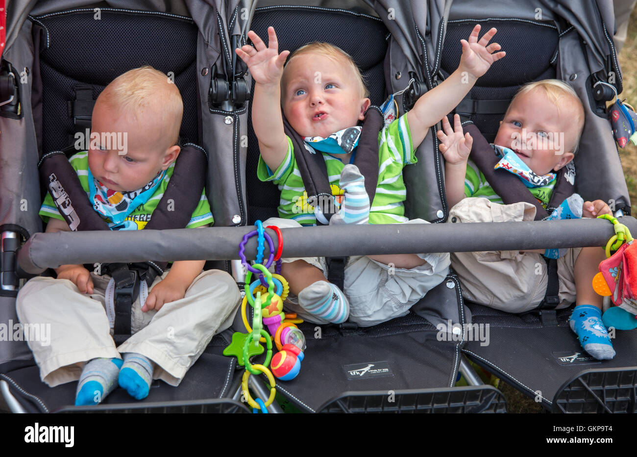 Erfurt, Germany. 20th Aug, 2016. Triplets Iven, Jo and William (l-r) sit in  a buggy at the godchildren festival of the Thuringian governor in Erfurt,  Germany, 20 August 2016. There are 128
