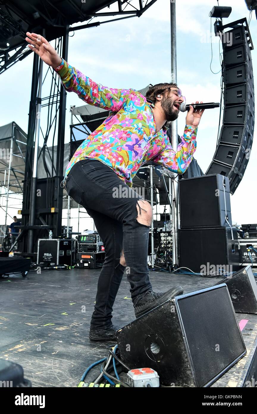 Wantagh, NY, USA. 21st Aug, 2016. Coleman Hell on stage for 2016 Billboard's Hot 100 Festival - SUN, Nikon at Jones Beach Theater, Wantagh, NY August 21, 2016. Credit:  Steven Ferdman/Everett Collection/Alamy Live News Stock Photo