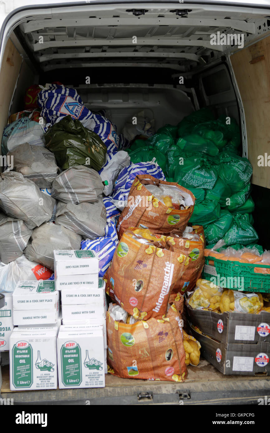 Calais, France. 22nd August 2016. The van is packed with bags that contain  the food for family for a week. Most of the over 9,000 refugees living in  the refugee camp called