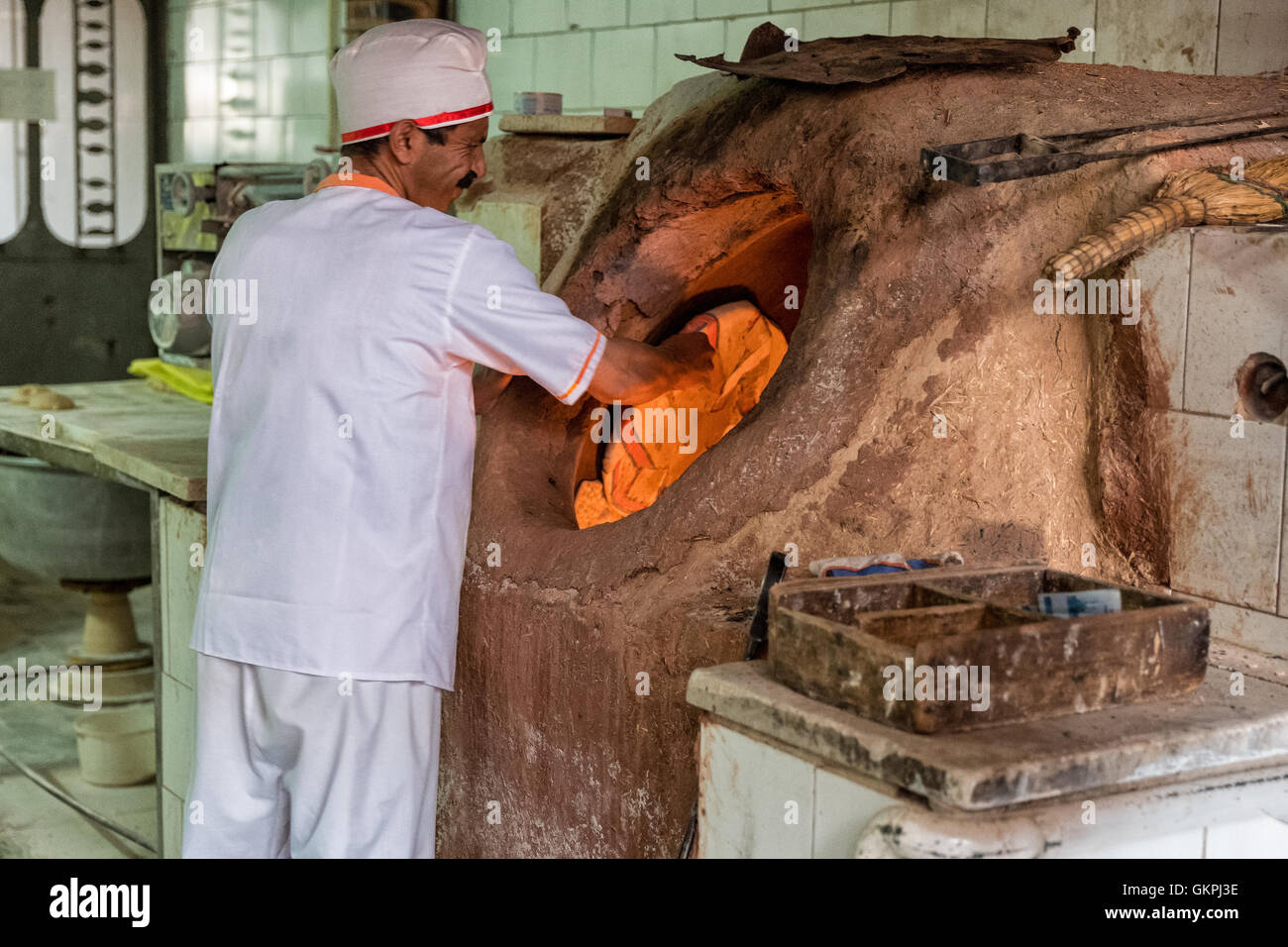 Tandoori oven hi-res stock photography and images - Page 3 - Alamy