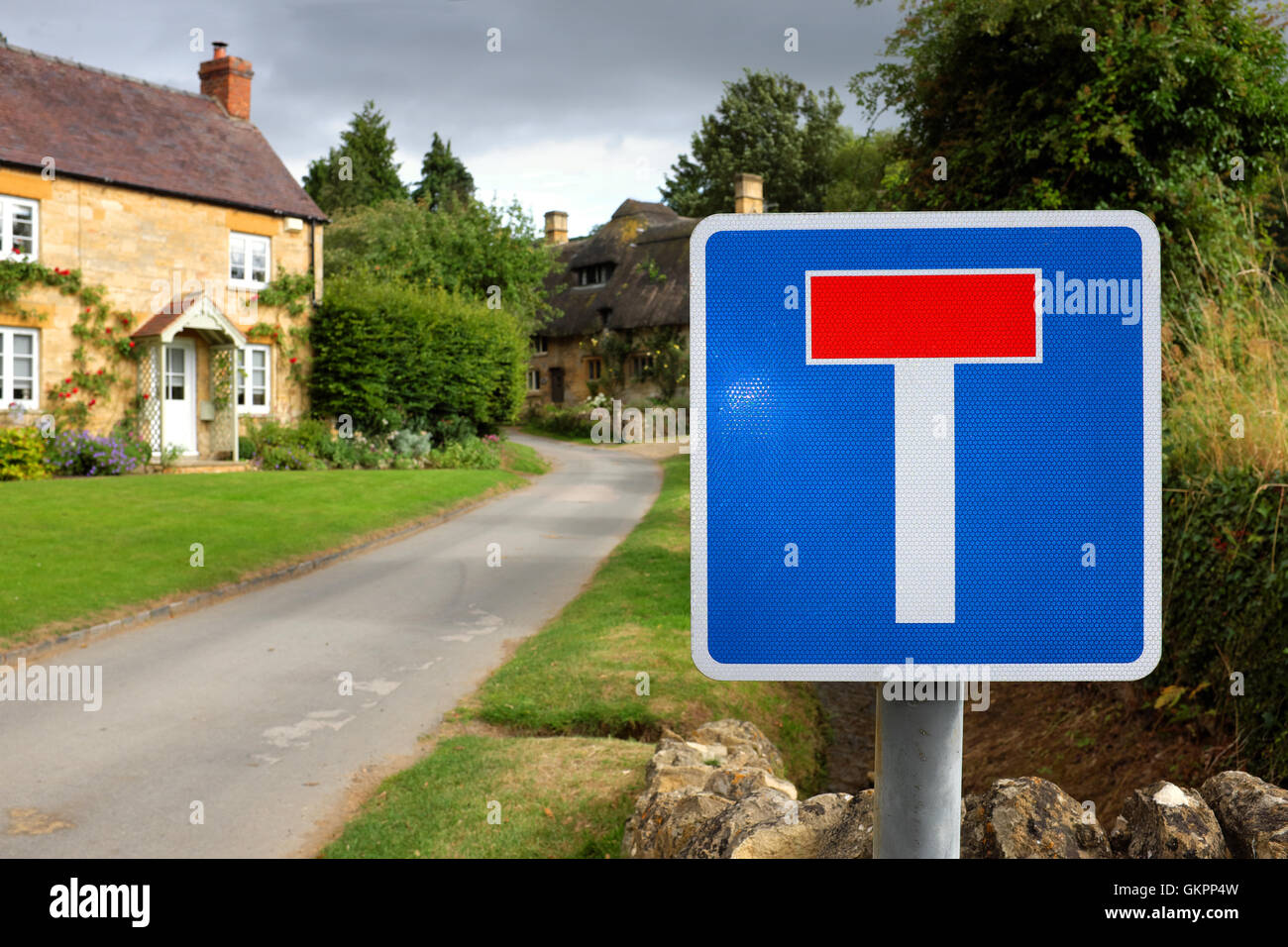 Dead End Road Sign In Cotswold Country Village Of Stanton In Stock Photo Alamy