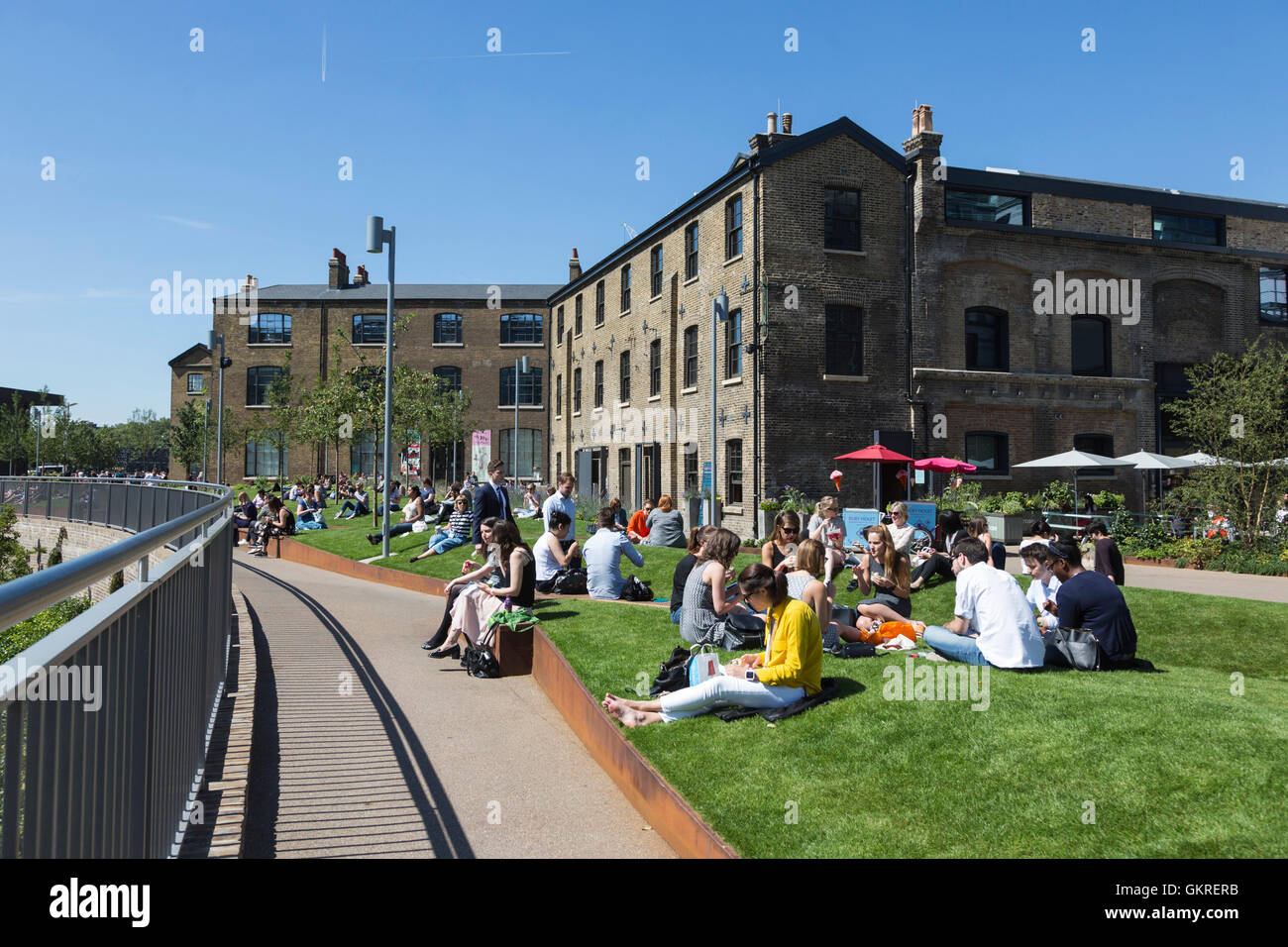 Londoners taking a lunch break at Granary Square, King's Cross, London, UK Stock Photo