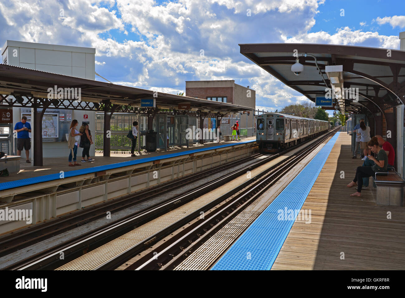 A south bound El train arrives at the CTA Southport station platform on ...