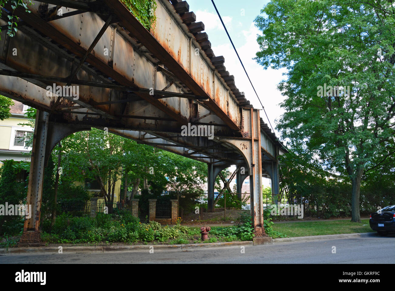 The Brown Line elevated CTA train tracks passing through yards in the residential neighborhood of Ravenswood in Chicago. Stock Photo