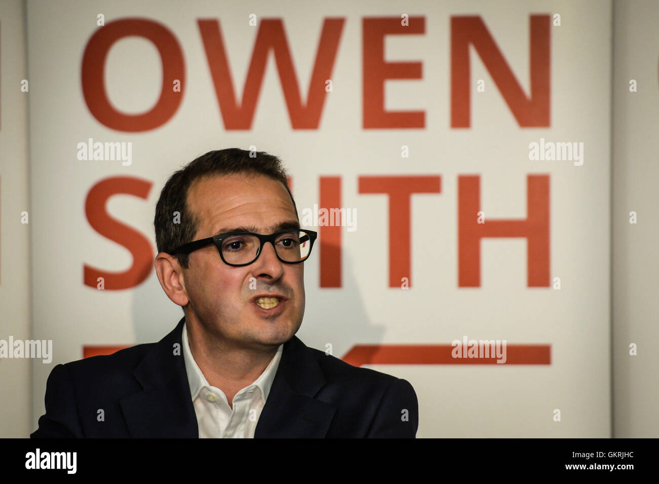 Labour leadership candidate Owen Smith speaks at the Ely Valley Miners Welfare Club in Porth, south Wales, as the first ballot papers go out today to the estimated 640,000 members and supporters who will decide whether Jeremy Corbyn carries on as leader or is replaced by Mr Smith. Stock Photo