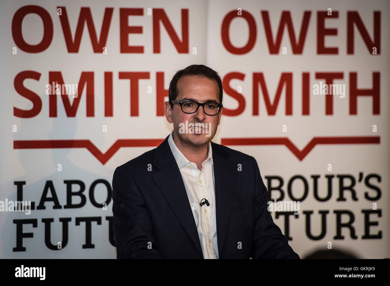 Labour leadership candidate Owen Smith speaks at the Ely Valley Miners Welfare Club in Porth, south Wales, as the first ballot papers go out today to the estimated 640,000 members and supporters who will decide whether Jeremy Corbyn carries on as leader or is replaced by Mr Smith. Stock Photo