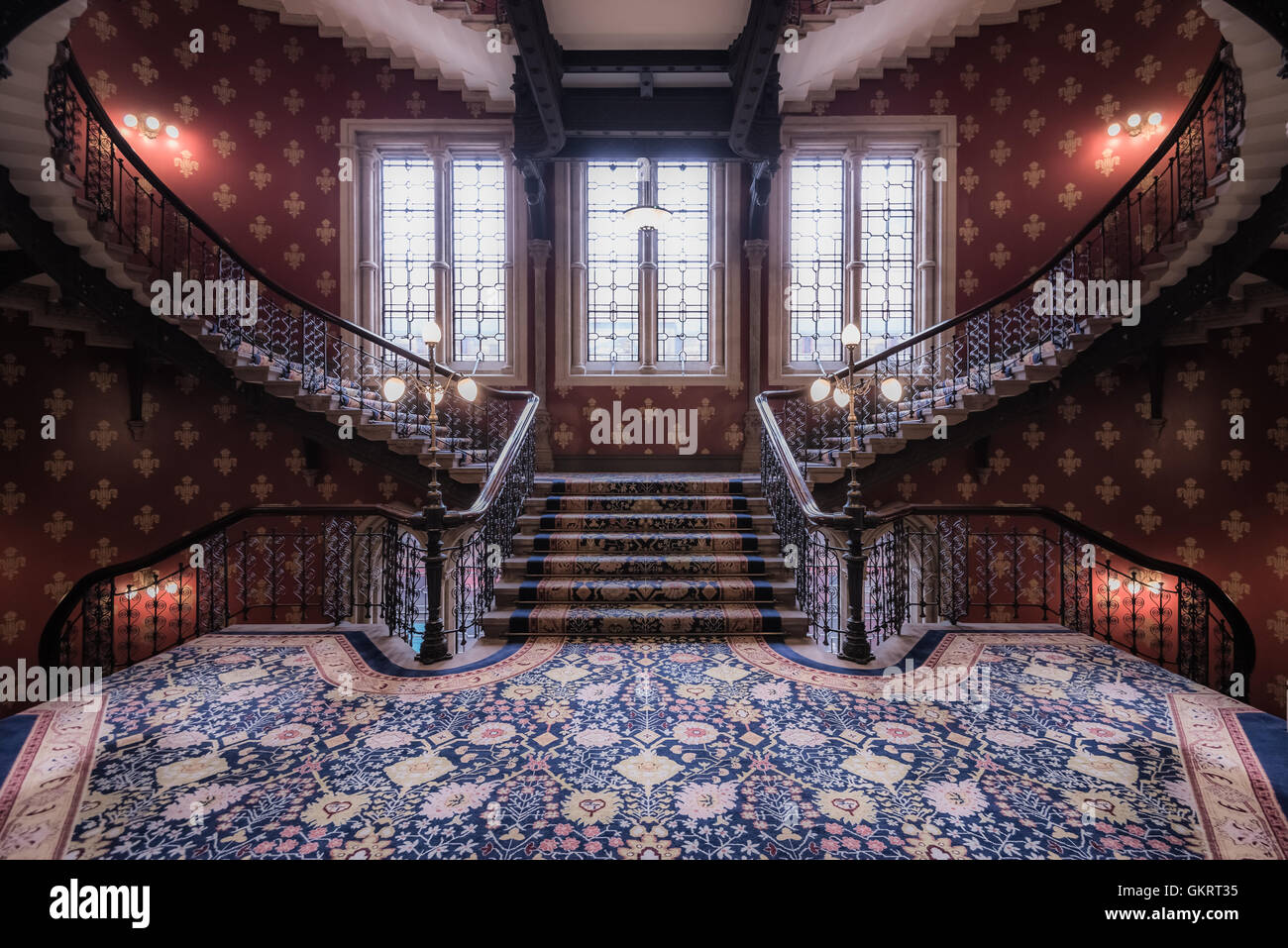 St pancras renaissance hotel stairs hi-res stock photography and images ...