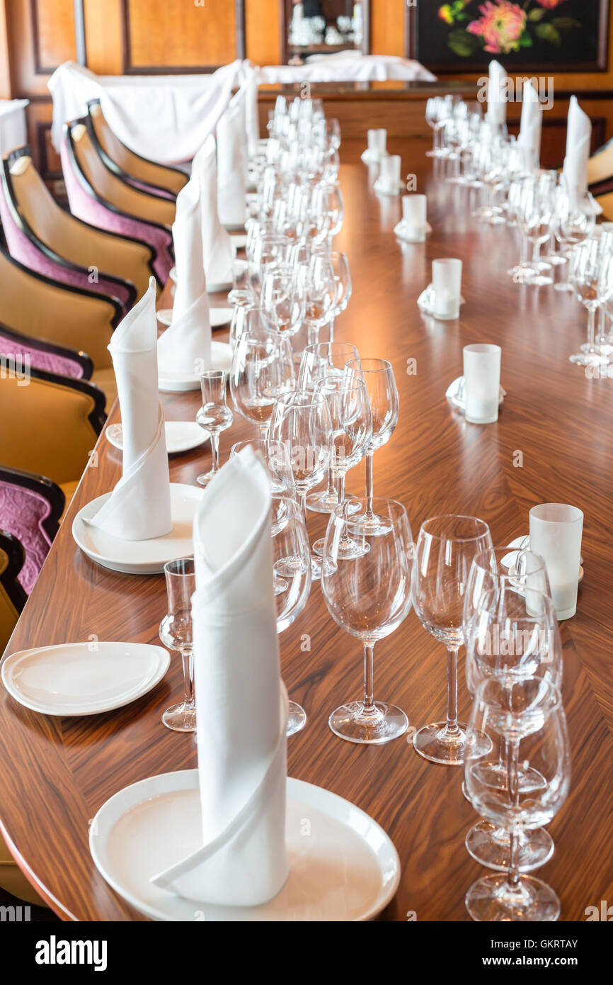 Formal table setting hi-res stock photography and images - Alamy