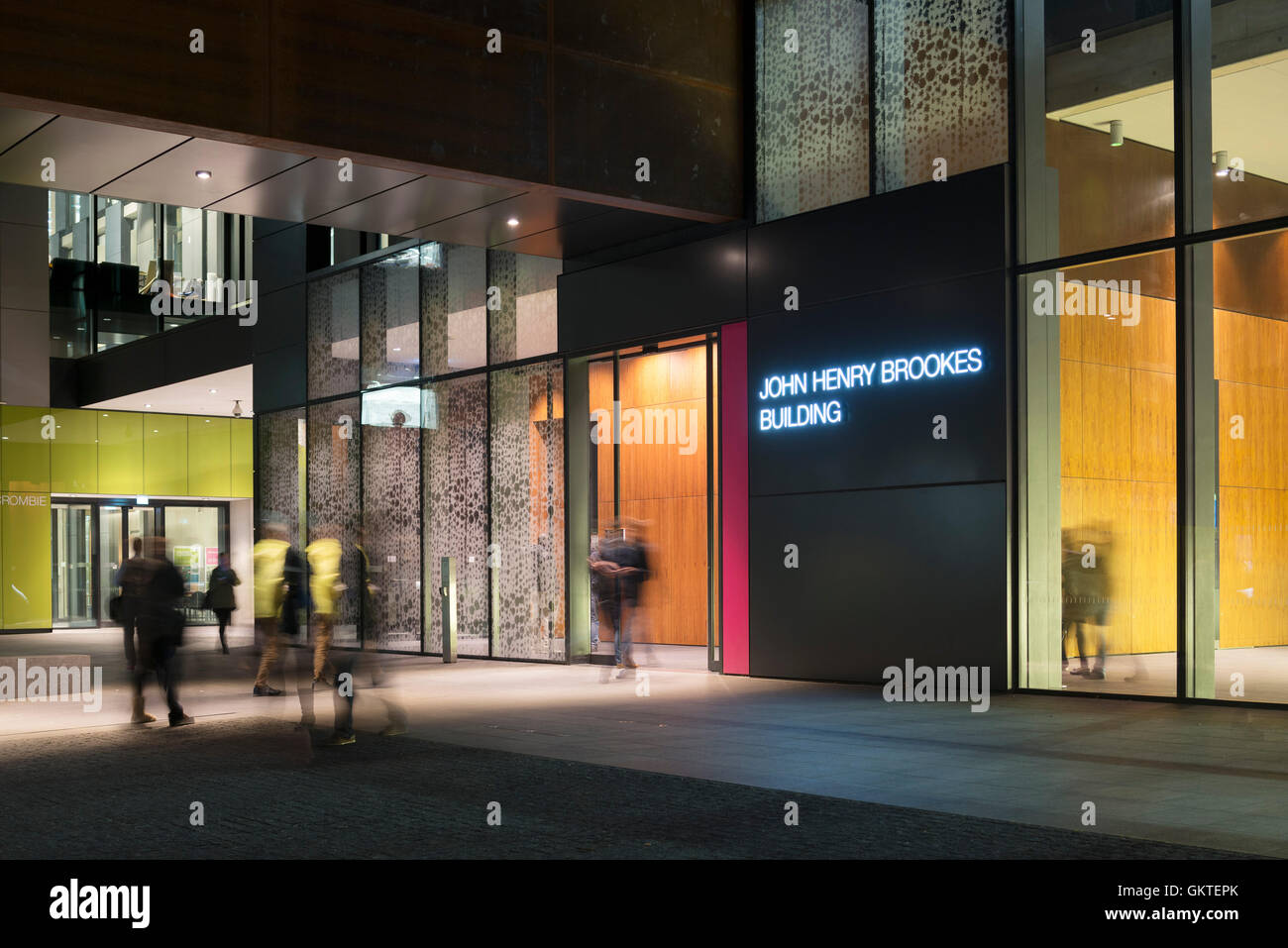 Towards main entrance. John Henry Brookes Building, Oxford Brookes