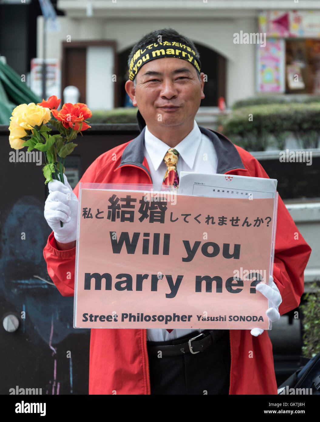 Street Philosopher with Will You Marry Me sign, Tokyo, Japan Stock Photo