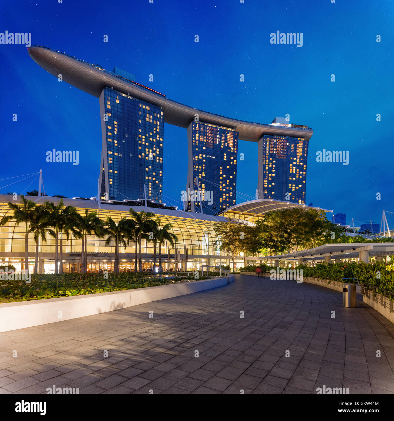 Marina bay sands hotel night hi-res stock photography and images - Alamy