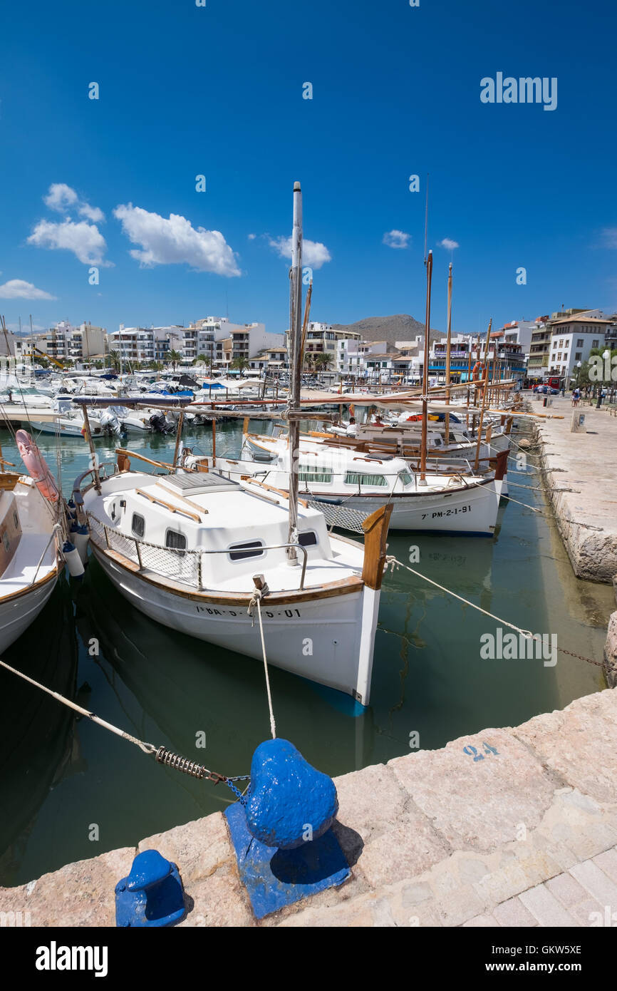 Traditional mallorcan fishing boats in Puerto Pollensa harbour, Puerto