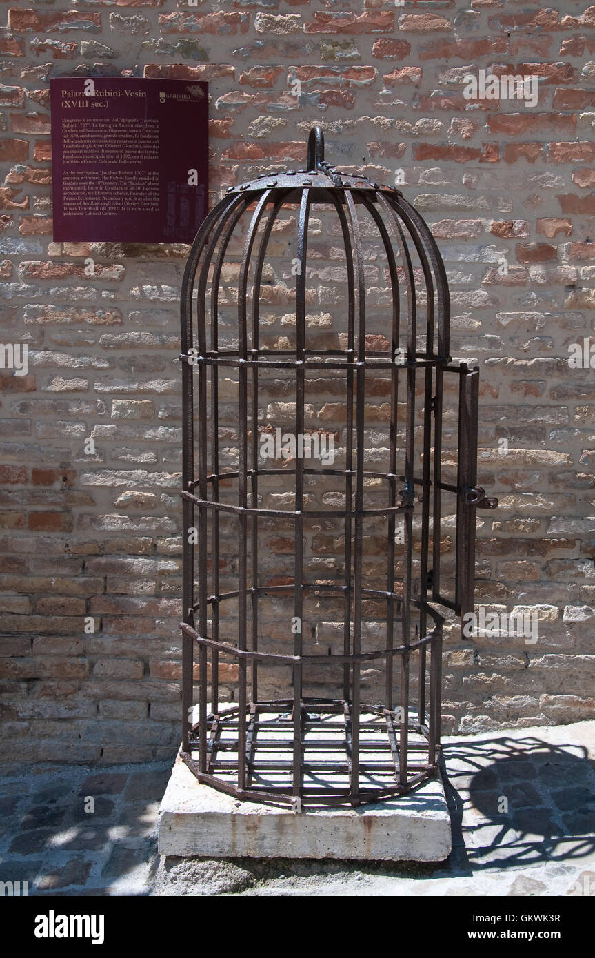 cage of torture used in the Middle Ages Stock Photo - Alamy
