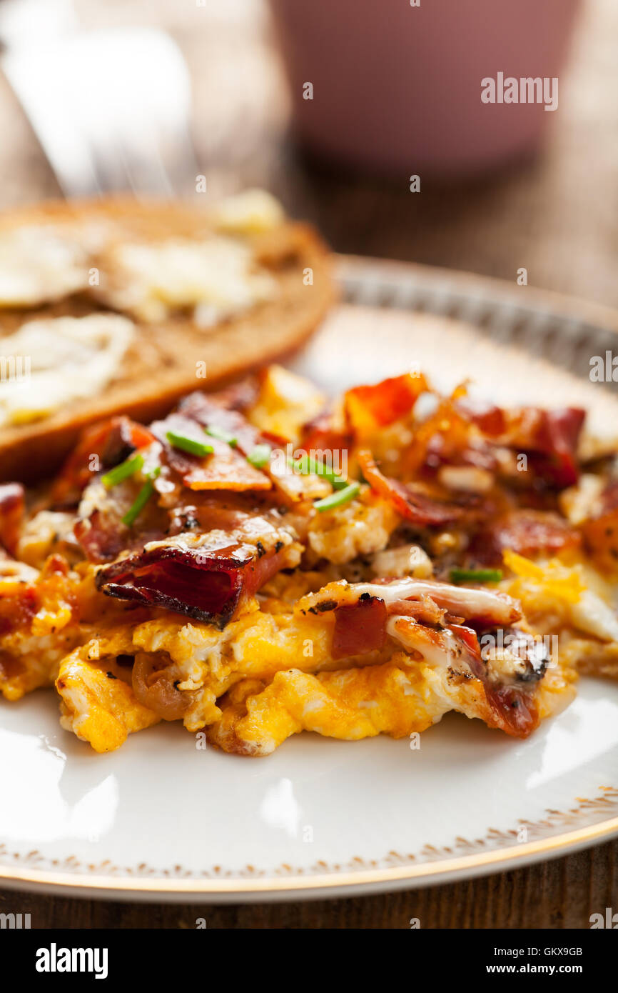 Scrambled eggs in light hi-res stock photography and images - Alamy