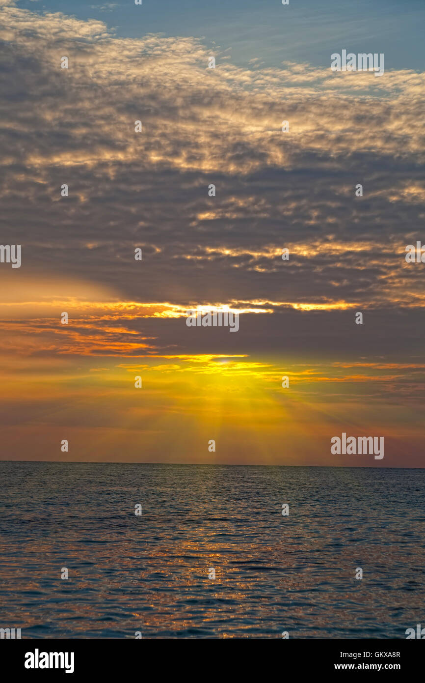 Bright Rising Sun Bright beams of a rising sun over the sea, Thailand Stock Photo - Alamy