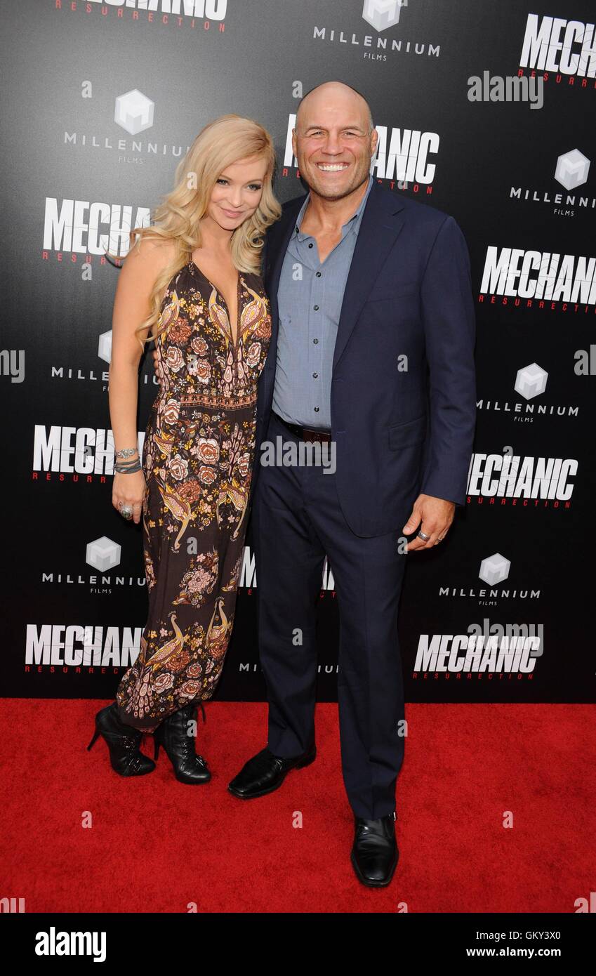 Hollywood, CA. 22nd Aug, 2016. Randy Couture at arrivals for MECHANIC: RESURRECTION Premiere, Arclight Cinemas Hollywood, Hollywood, CA August 22, 2016. Credit:  Elizabeth Goodenough/Everett Collection/Alamy Live News Stock Photo