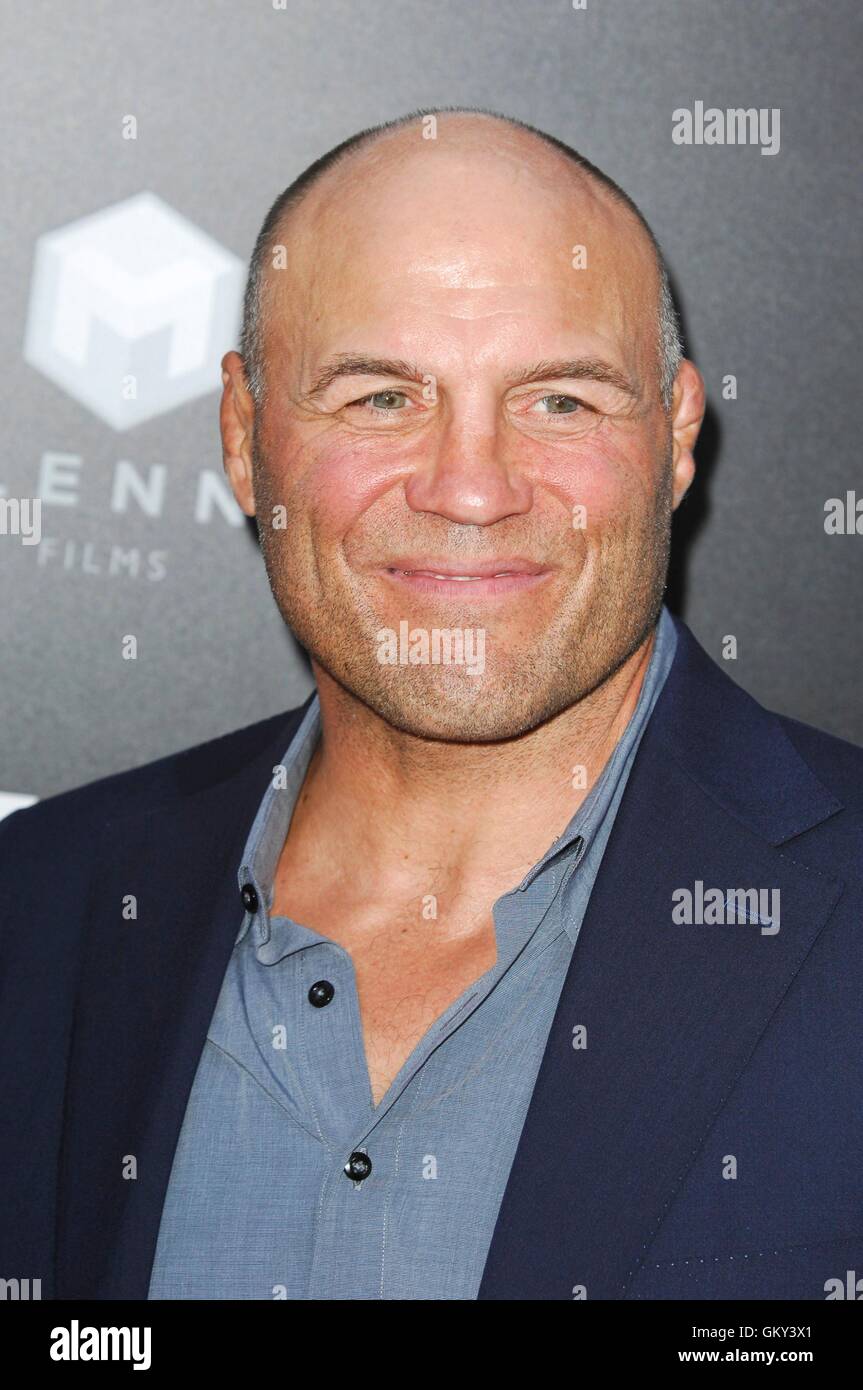 Hollywood, CA. 22nd Aug, 2016. Randy Couture at arrivals for MECHANIC: RESURRECTION Premiere, Arclight Cinemas Hollywood, Hollywood, CA August 22, 2016. Credit:  Elizabeth Goodenough/Everett Collection/Alamy Live News Stock Photo